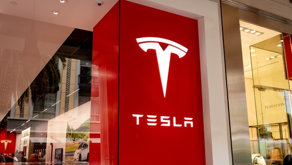 Tesla na prostej drodze do upadku. To nie tylko efekt działań Elona Muska