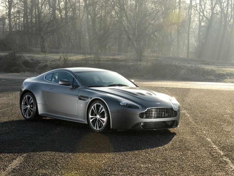 Genewa 2009: Aston Martin V12 Vantage – większy silnik dla małego Astona