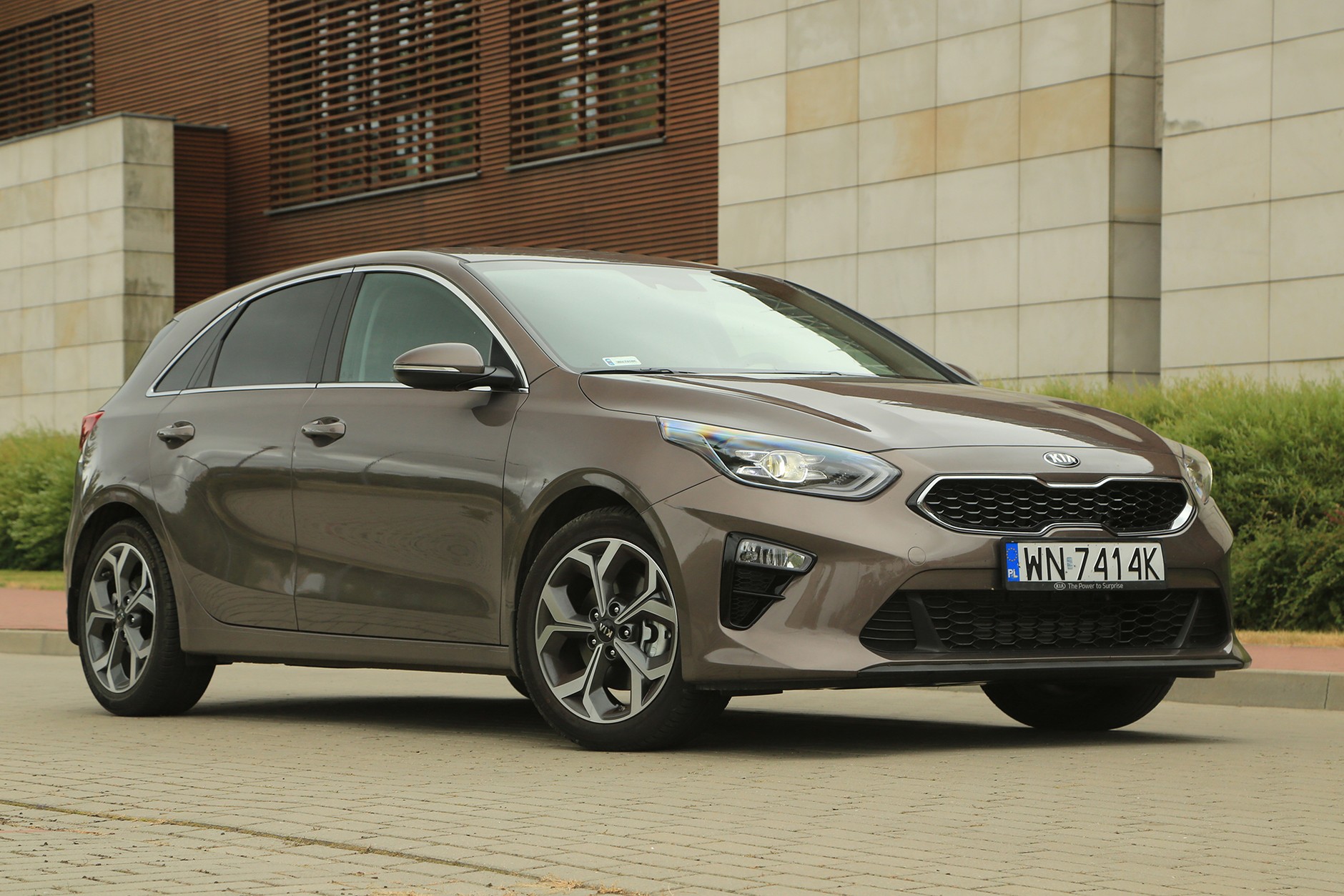 KIa Ceed jest raczej kojarzona z oznakowanymi radiowozami. Jak się okazuje, takim autem jeździ również drogówka