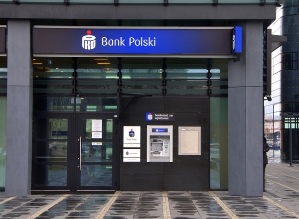 Rekompensaty za stare książeczki PKO. Opłaca się jej poszukać w domu