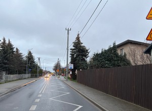 Linie na drodze - co oznaczają i co muszą robić kierowcy