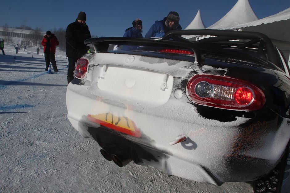 Emocjonujący finisz wyścigu Mazda MX-5 Ice Race