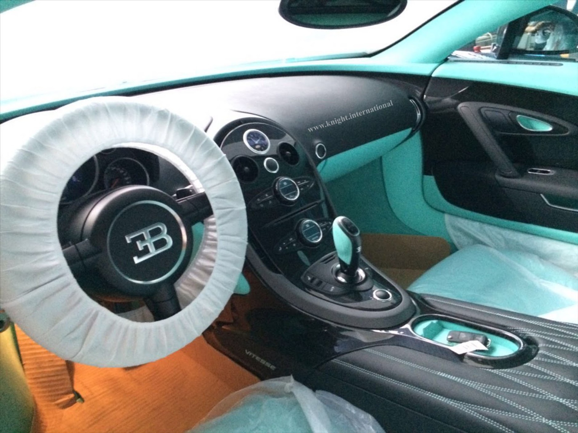 Bugatti Veyron Tiffany Edition z zerowym przebiegiem