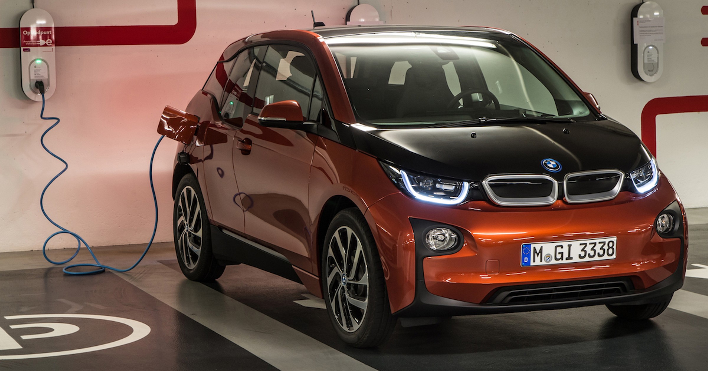 Ładowanie baterii samochodu elektrycznego