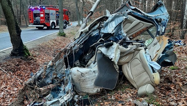 Jaguar zniszczony w tragicznym wypadku pod Świebodzinem