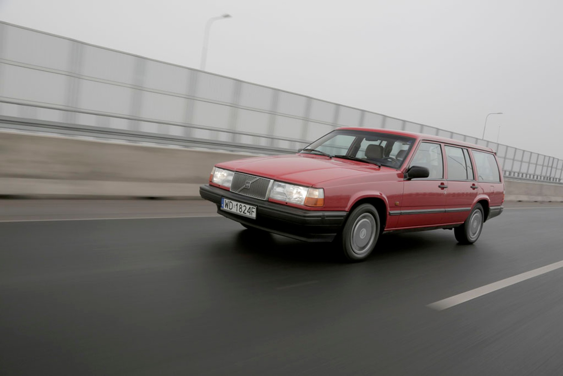 Mercedes S124 kontra Volvo 740 kombi - który klasyk będzie lepszy na co dzień