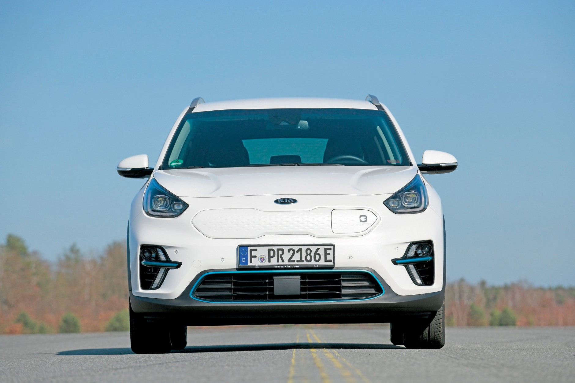 Czy ten duet zelektryfikuje motoryzację? Mercedes EQA kontra Kia e-Niro
