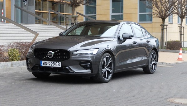 Bez szaleństw, ale pewnie, oszczędnie i komfortowo. Testujemy Volvo S60 po liftingu