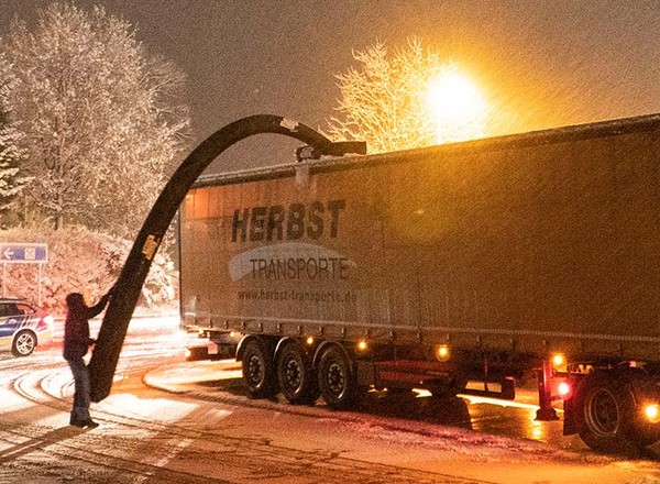 Koniec z lodem spadającym z ciężarówek? Nowy sposób