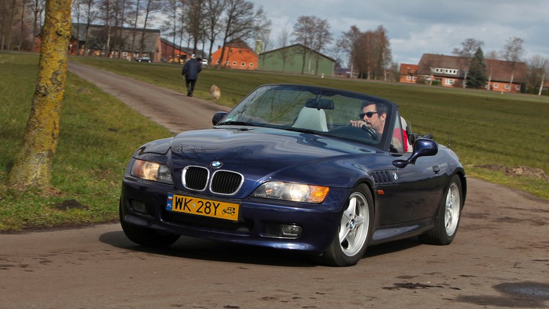 Auto na żółtych tablicach