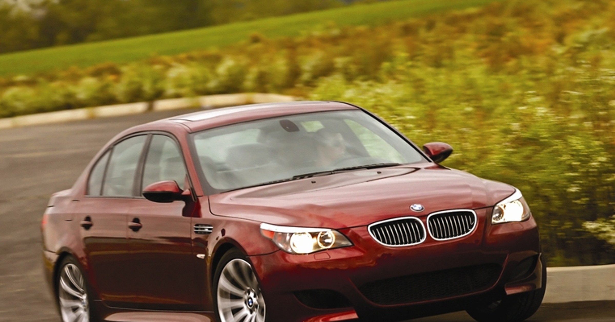 BMW M5 zjeżdża ze sceny z piskiem opon, a ja mam coś ekstra 