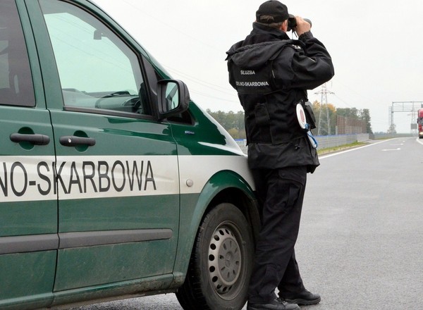 KAS zaostrza kontrole podatników. Na celowniku drogie zakupy, w tym samochody