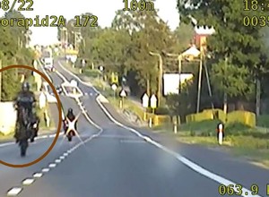 Zrobił to na oczach patrolu. Policjanci nie zapomnieli [WIDEO]