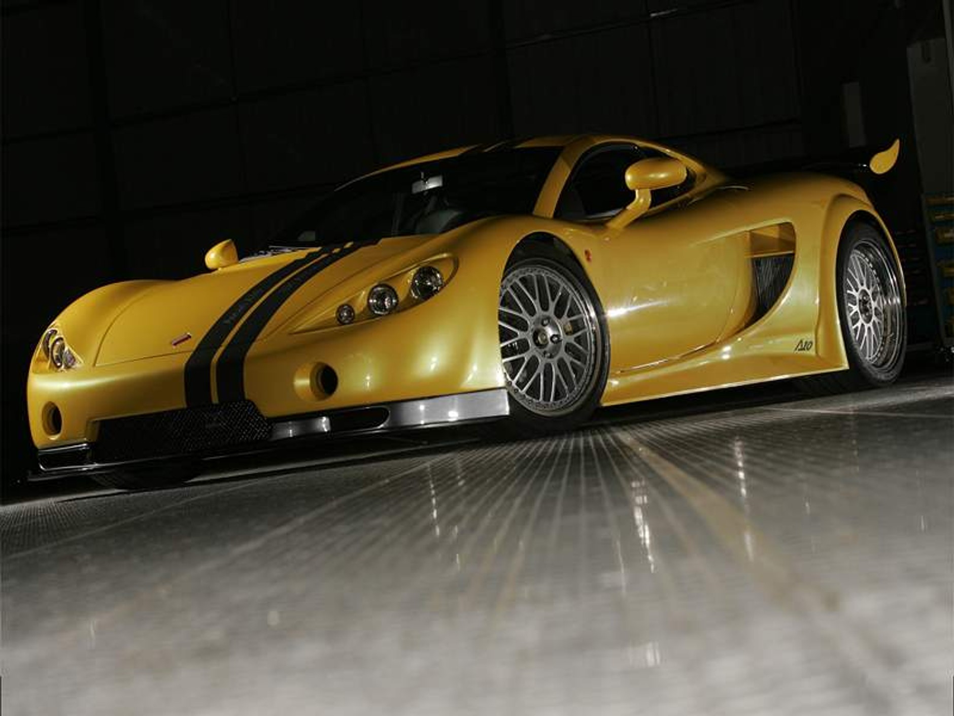 Ascari A10: brytyjska odpowiedź na Enzo FXX