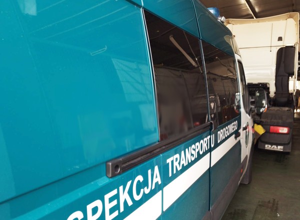 Inspektorzy ITD wykryli przekręt. Konieczna była wizyta w warsztacie i... obecność policji