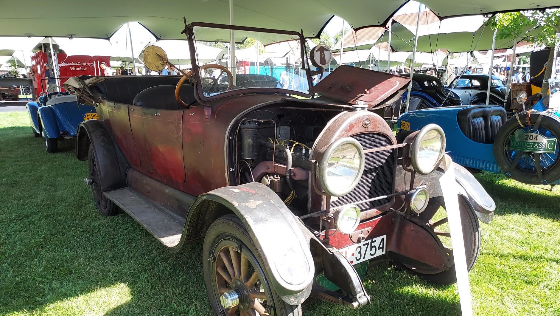 Klasyczne pojazdy na zamku Topacz 2024. Overland z 1918 r.