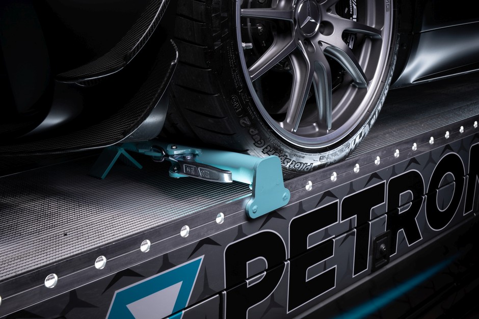 Mercedes Sprinter Petronas Edition Kegger