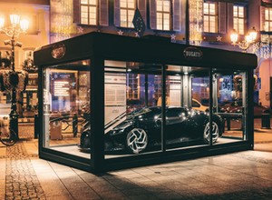 Najdroższe auto świata zamiast... jarmarku bożonarodzeniowego