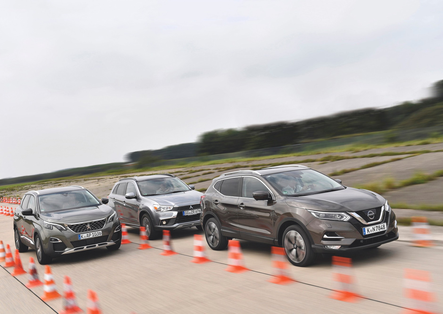Nieduże silniki, wysokie ceny - Mitsubishi ASX, Nissan Qashqai, Peugeot 3008