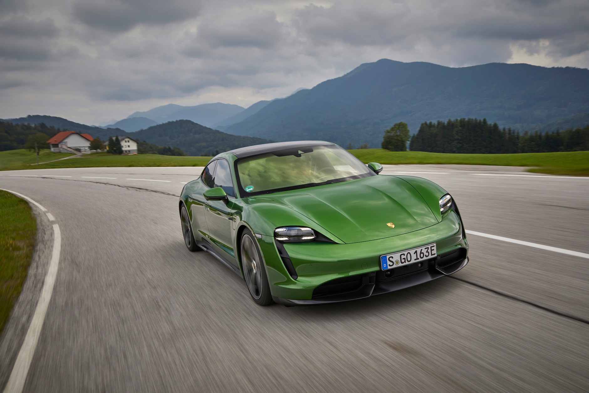 Miejsce 1. - Porsche Taycan – cena od 457 000 zł