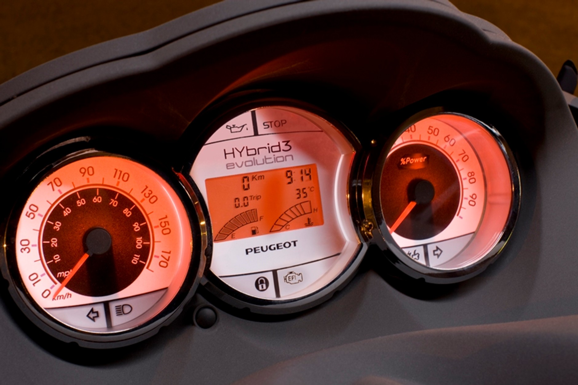 Peugeot HYbrid3 Evolution – samochodoskuter