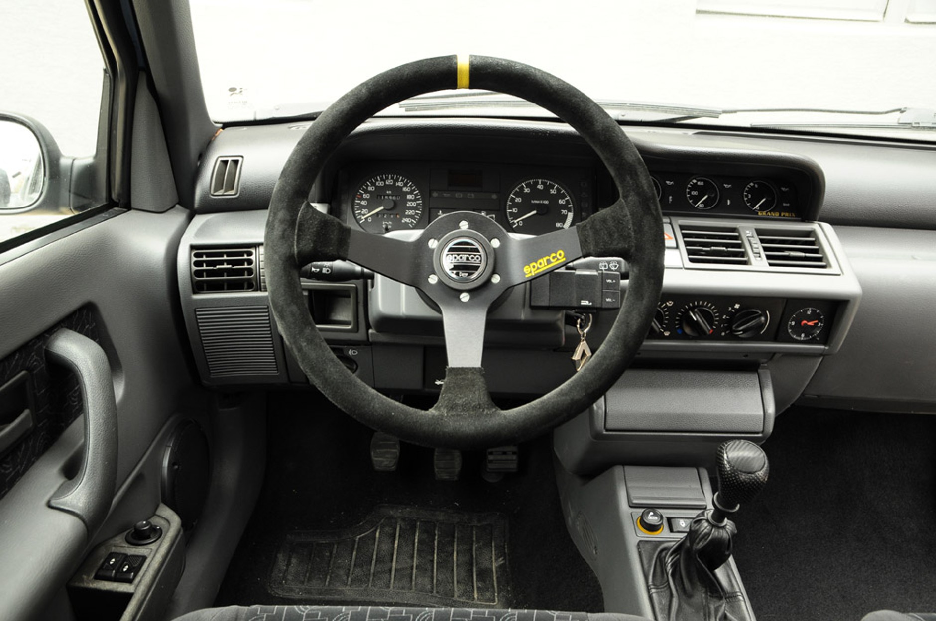 Renault Clio 1.8 16V: dziarski staruszek czy kupa złomu?