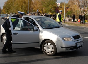 Więcej kontroli na drogach i przy cmentarzach aż do 2 listopada