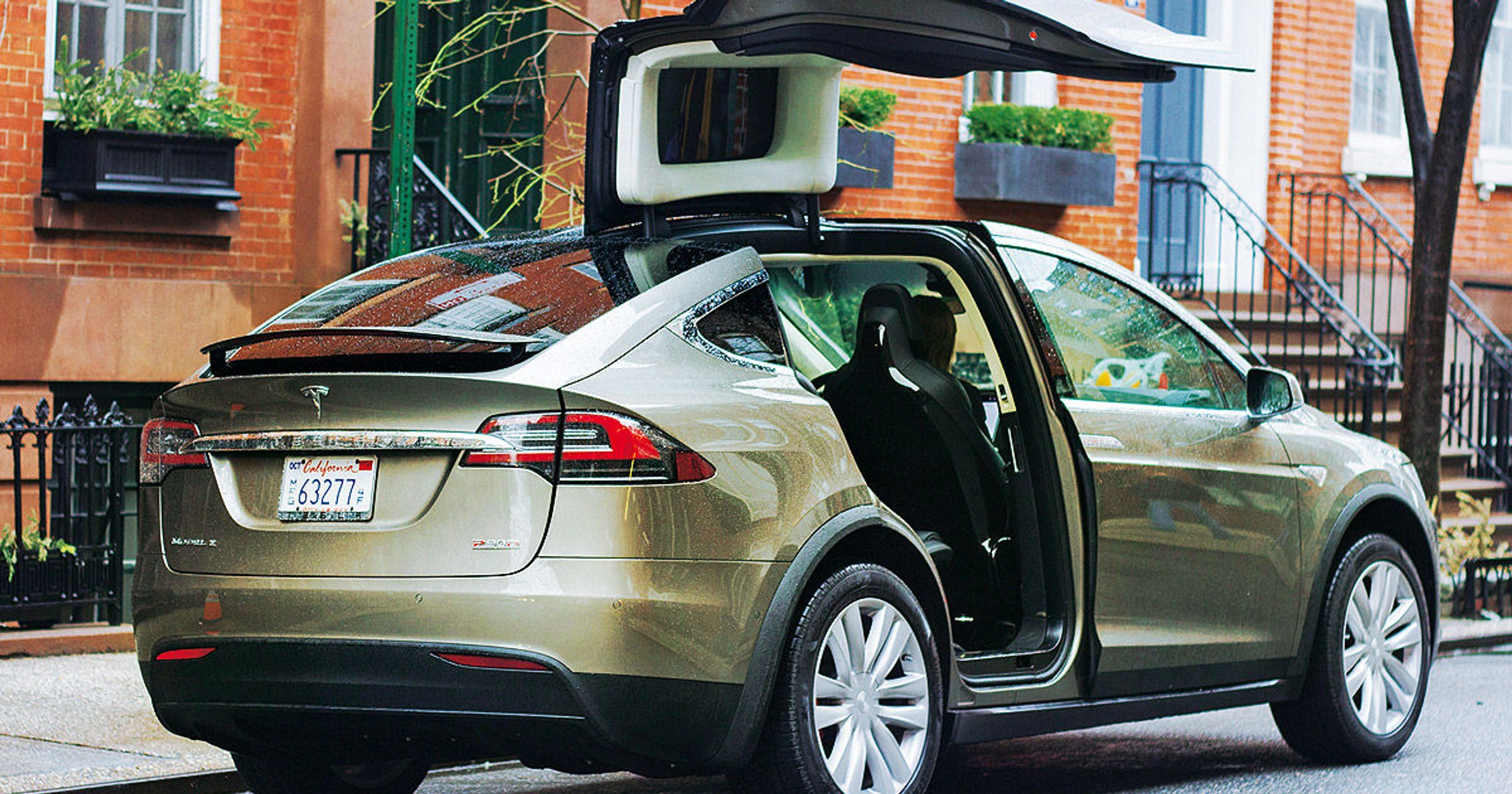 Tesla Model X - skrzydalty ekoanioł