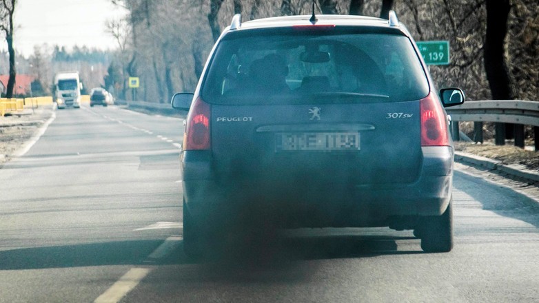 Stare auta z dieslami zwiększają smog w miastach