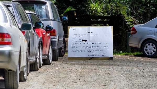 Kierowcy znajdują za wycieraczkami "upomnienia". Nie wiedzą, co z nimi robić