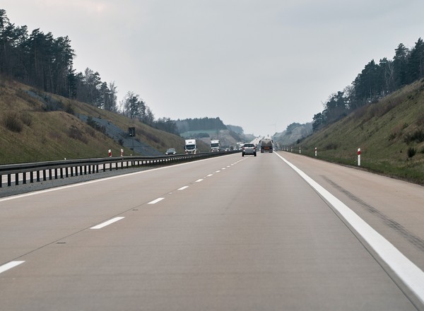 Ograniczenia w ruchu drogowym. Kogo dotyczy zakaz i jak długo obowiązuje?