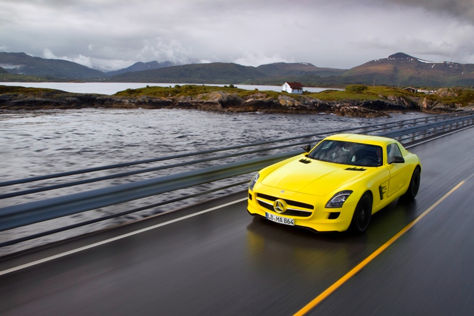 Mercedes SLS AMG E-Cell – z e-pięknem trzeba obcować