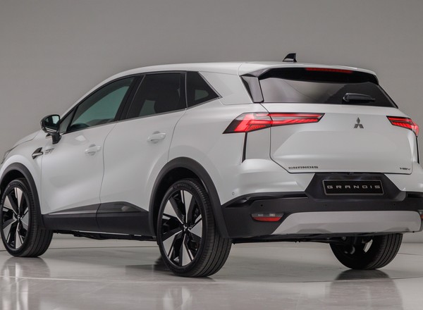 To Mitsubishi ma aż osiem lat gwarancji. Japończycy dali dobrą hybrydę
