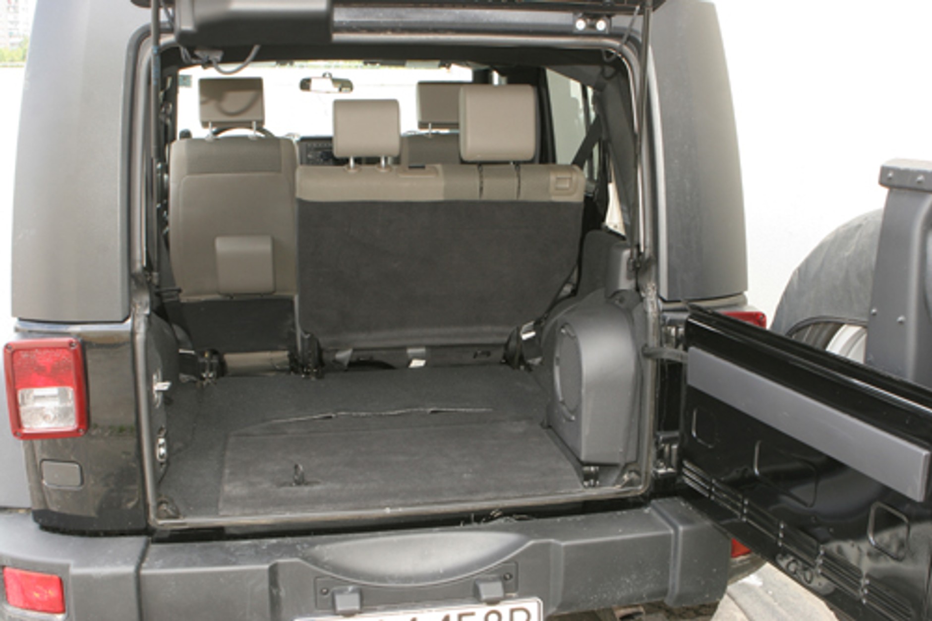 Jeep Wrangler Unlimited Rubicon 3.8 - Wrangler dla ludzi?