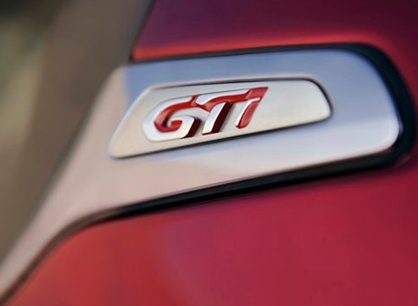 Zobacz jako pierwszy nowego Peugeota E-208 GTi. Relacja ze światowej premiery w Le Mans