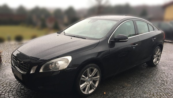 Auto z ogłoszenia: Volvo S60. Bezwypadkowy, bo nikt nie zginął?