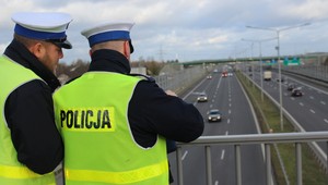 Policjanci weszli na kładkę nad S8. Nie kontrolowali prędkości