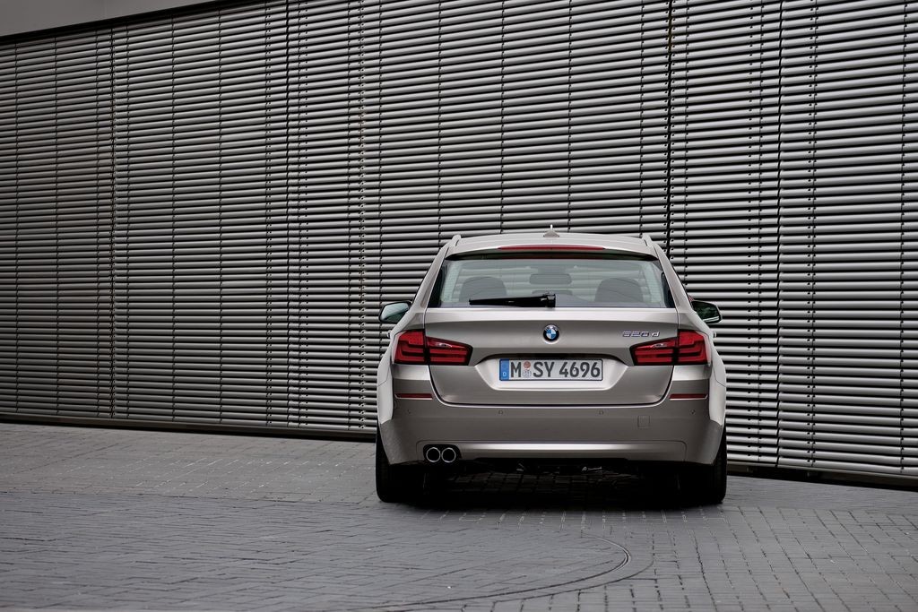 BMW5 Touring rok modelowy 2011 – zdjęcia i dane techniczne