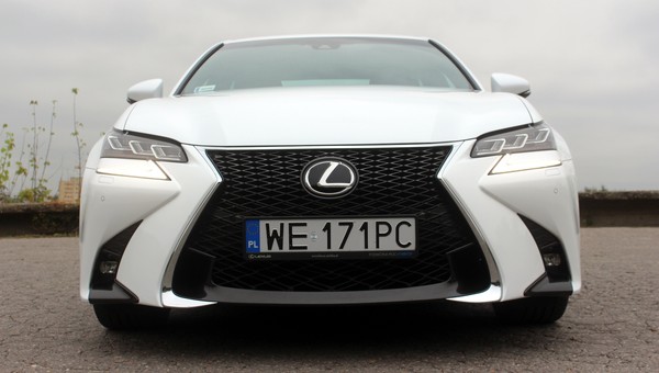 Tylko w Polsce Lexus wzywa do serwisu ponad 5 tys. samochodów. Problem jest poważny