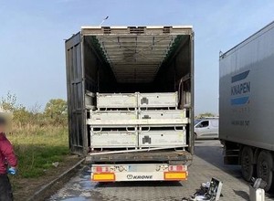 Policja odnalazła skradzionego tira. Wiózł niezwykle cenny ładunek dla Porsche