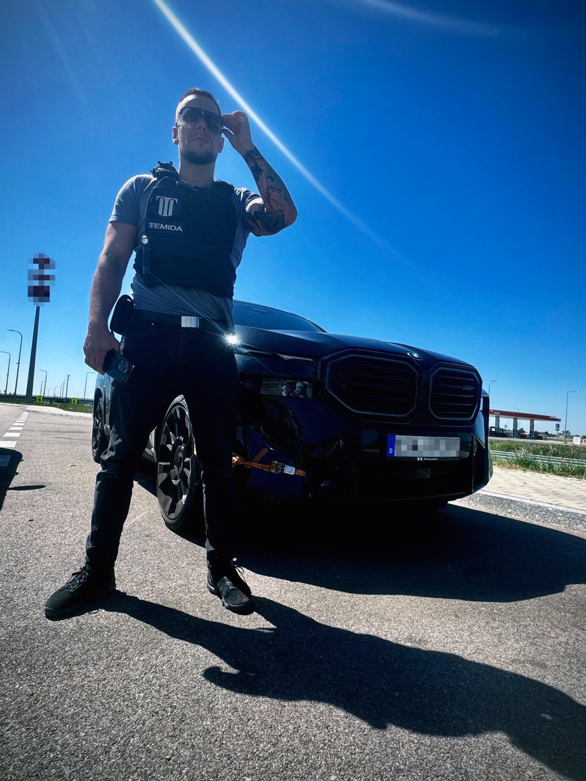 Detektywi namierzyli poszukiwane BMW. Kierowca nie trafił wyjaśnić, dlaczego jedzie na wschód