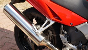 Pijany motocyklista potrącił pieszego. Ten też był nietrzeźwy