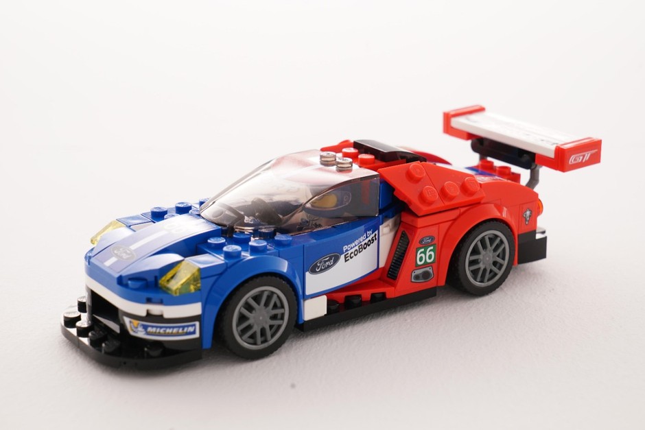 Wyścigowe Fordy z klocków LEGO