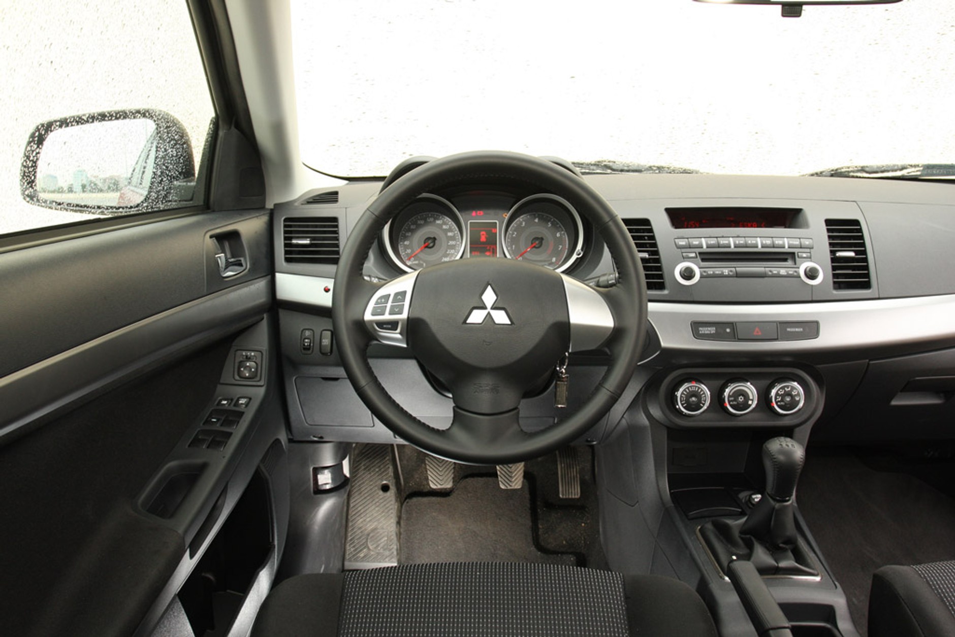 Ford Focus kontra Toyota Corolla i Mitsubishi Lancer: kompaktowy sedan? Dlaczego nie!