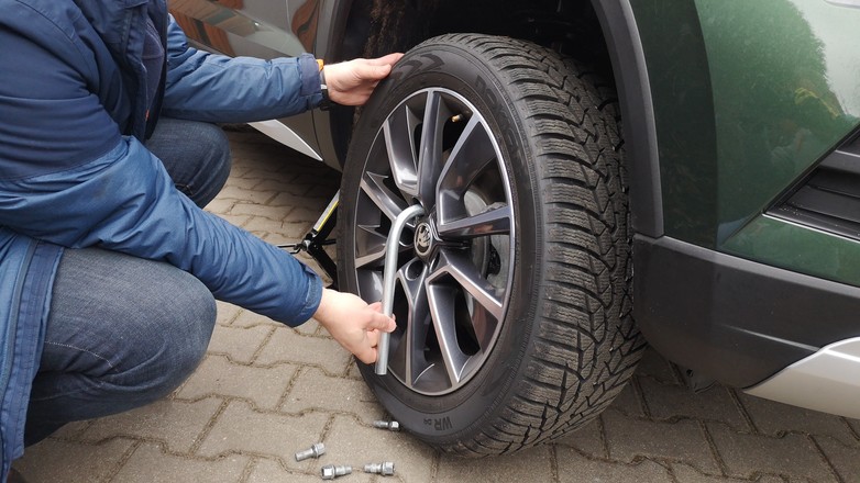 Wymiana koła – to kiedyś było proste