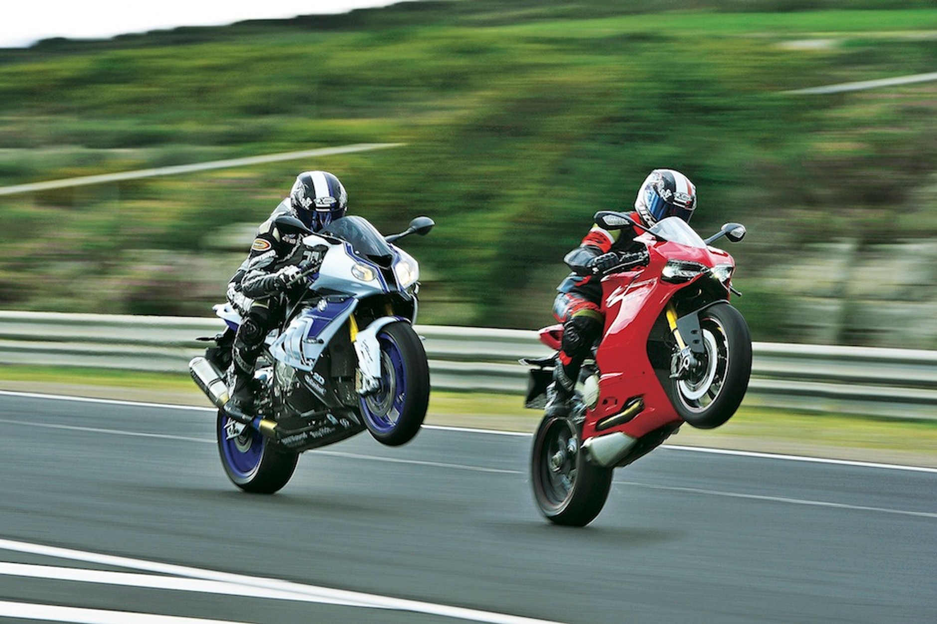 Ducati Panigale S, BMW HP4
