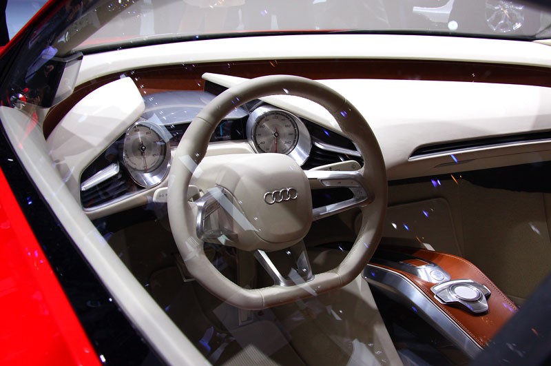 Audi e-tron: w sprzedaży od 2012