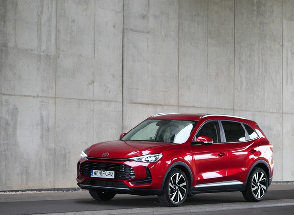 MG ZS Hybrid+. Najtańszy hybrydowy SUV na rynku ma w sobie coś z Poloneza