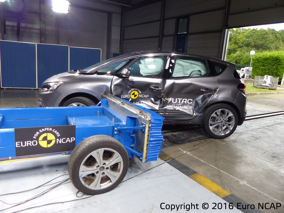 Renault Scenic w teście zderzeniowym EuroNCAP