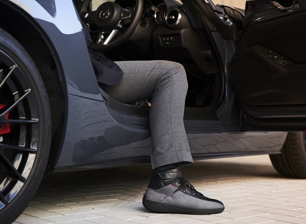 Mazda zaprojektowała buty do jazdy autem - sneakersy w stylu Kodo